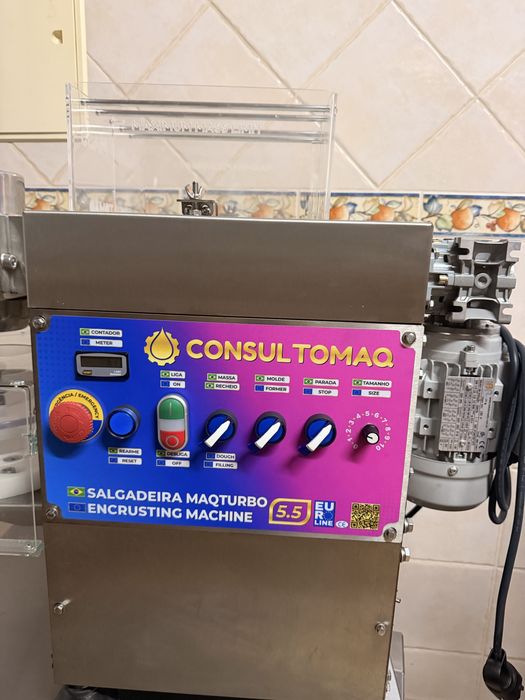 Vendo Máquina de salgados masseira e panela de mexer doces