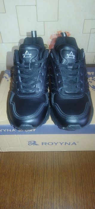 Продам кроссовки Royyna Sport 40 размер