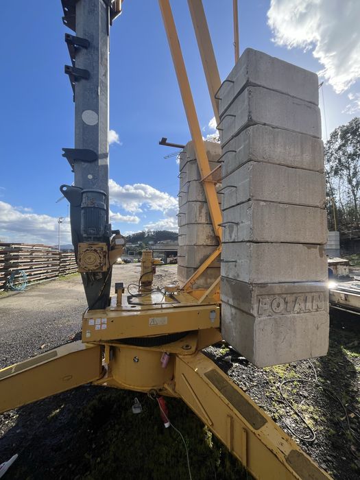 Grua automontante potain hd 26