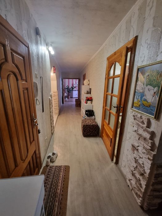 Продаж 3-х кімнатна квартира з усіма меблями