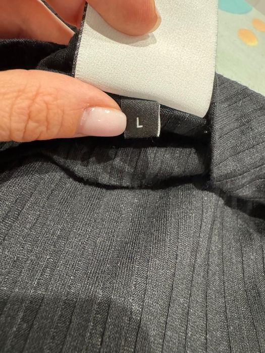 Elegancki półgolf z odkrytymi ramionami