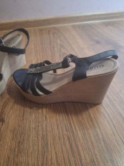 Buty na koturnie