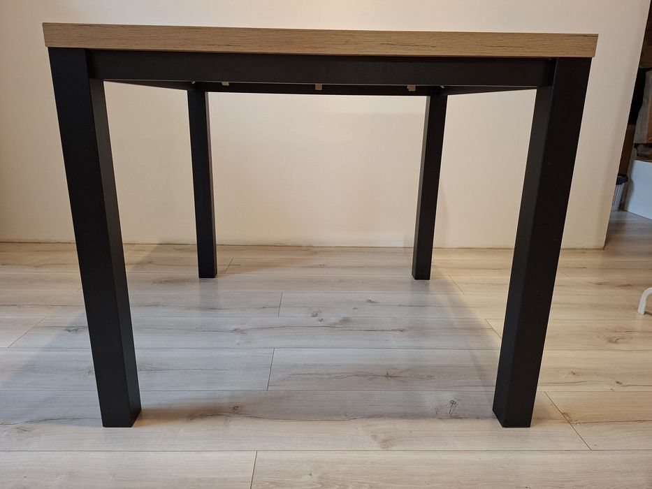 Stół  dębowy blat metalowe nogi 90 x90 cm