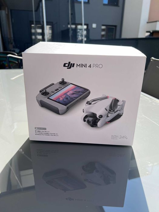 Dron DJI Mini 4 Pro Fly More Combo (RC 2)