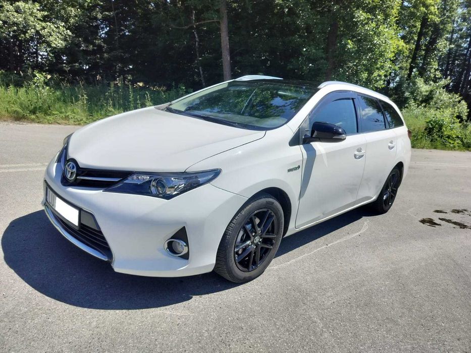Toyota Auris Hybrid 2015