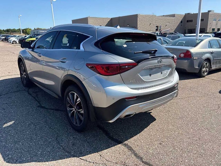 INFINITI QX30 Luxe      2019