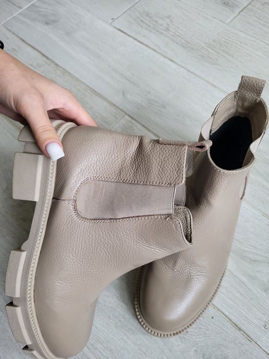 Демісизонні жіночі чоботи.