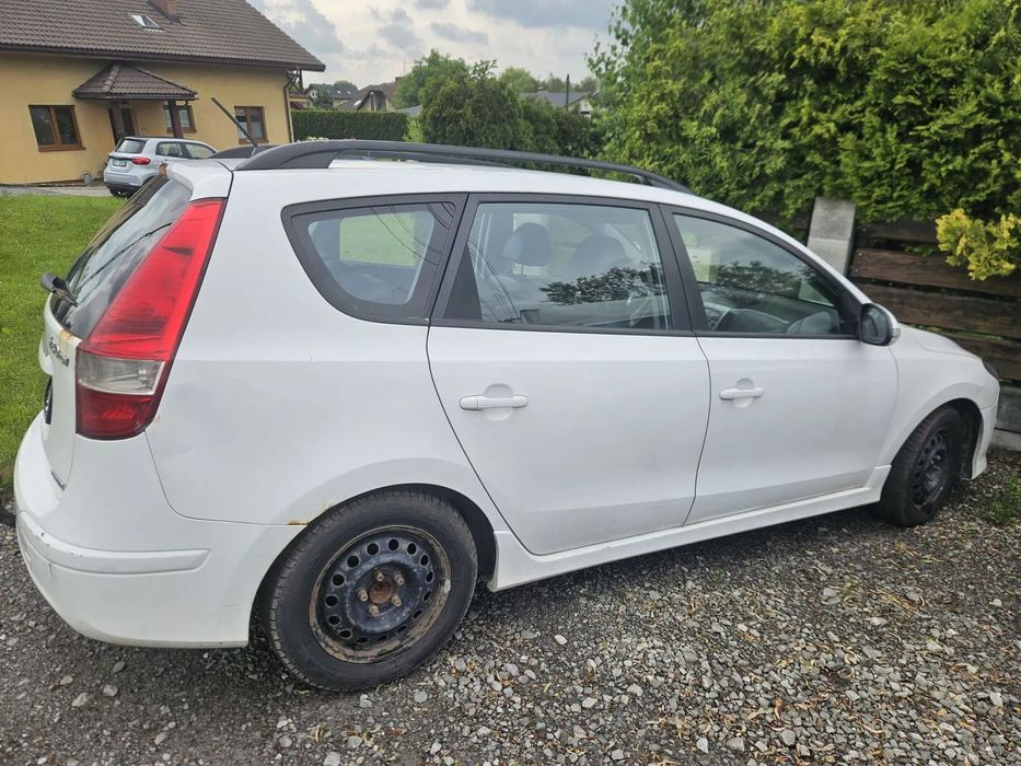 Hyundai I30 Hyundai  i30 Kombi 2011 | Nowe opony i akumulator (Do poprawek)