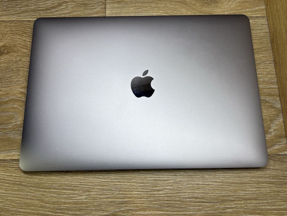 Apple MacBook Pro 13 touchbar 2018 16/256/core i5 ноутбук