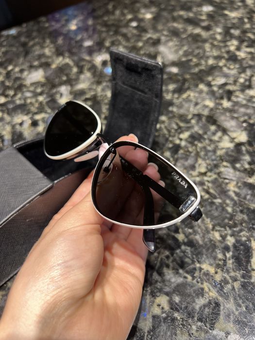 Сонцезахисні окуляри Prada