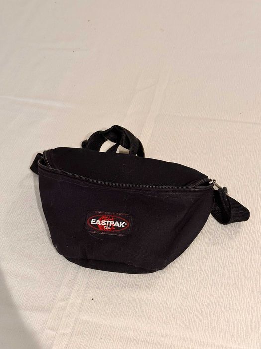 Bolsa Eastpak preta