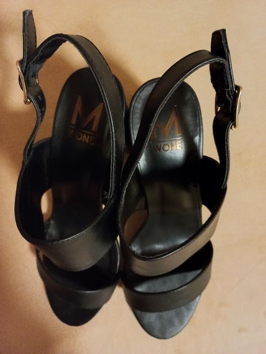 Босоножки жіночі