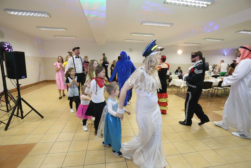 czapka jedzie pociąg DJ MAX muzyczny