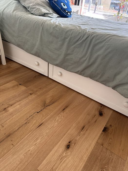 Cama  convertivel   Trama  como nova