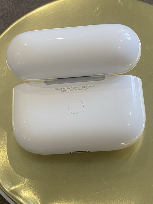 Продаю кейс AirPods pro 2 оригінал без навушників