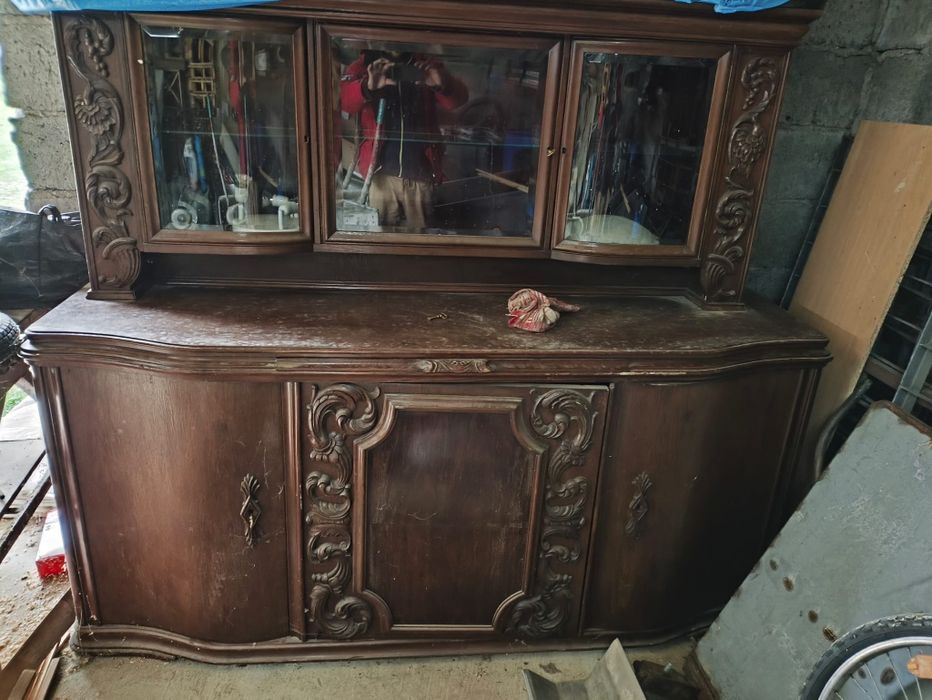 Kredens / Bufet drewniany - solidnie i elegancko wykonany. Lite drewno