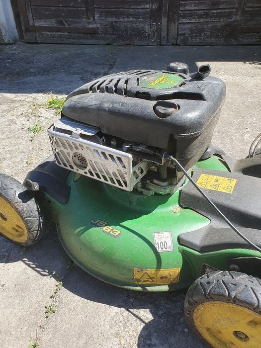 Kosiarka spalinowa z napędem John Deere JS63