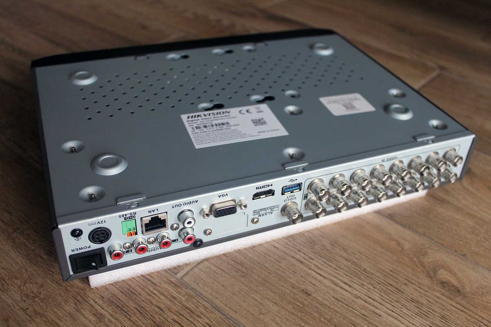 Видеорегистратор Hikvision DS-7216HQHI-K1 16 каналов + 8 IP, 4 аудио