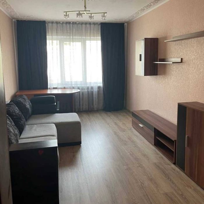 Сади -1 поруч з зупинкою