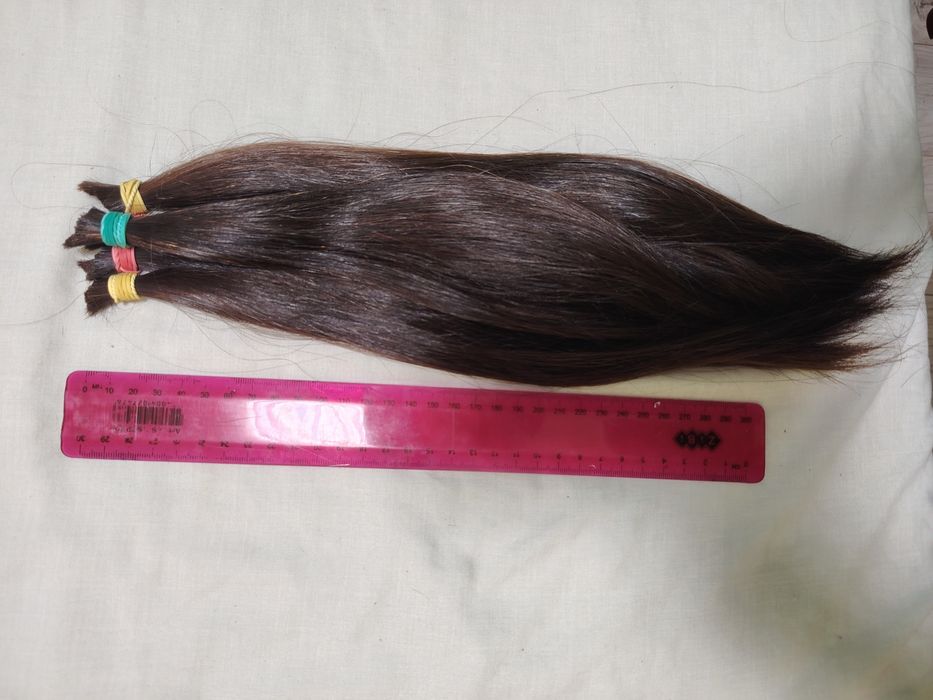 Волосся 35 см, темне .