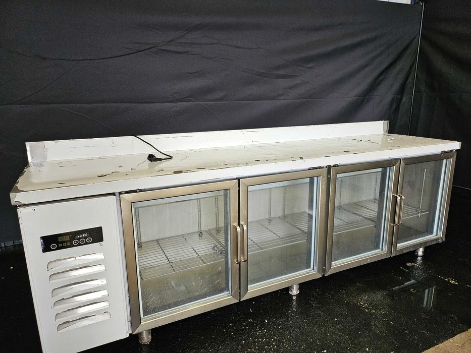 Bancada refrigerada com portas em vidro