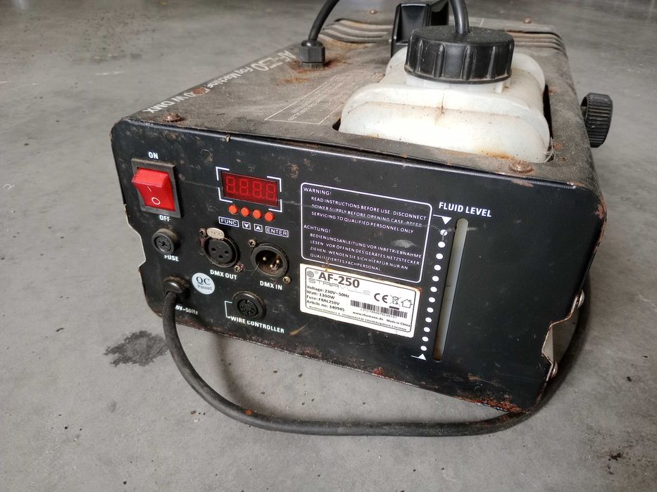 Máquina de Fumo Stairville 1300W (Avariada - Para Peças)