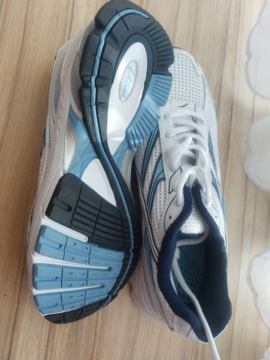 Białe adidasy nowe