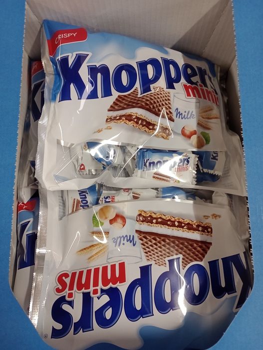 Knoppers karton 12 paczek zapraszamy