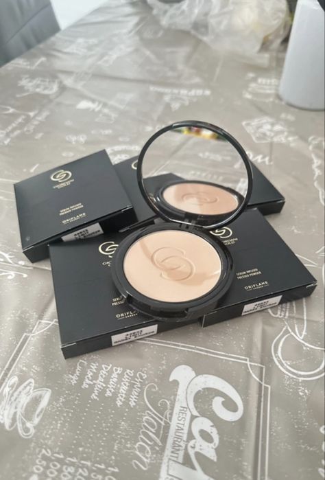 Cena za 5szt. Prasowany puder z serum Giordani Gold