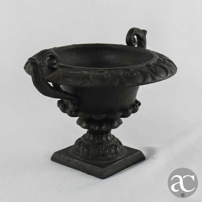 Pequena Urna em ferro fundido