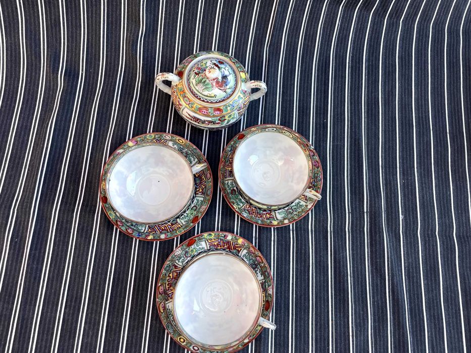 Conjunto Porcelana de Macau / Chinesa Família Rosa - Açucareiro e 3 Chávenas (Pintado à Mão)