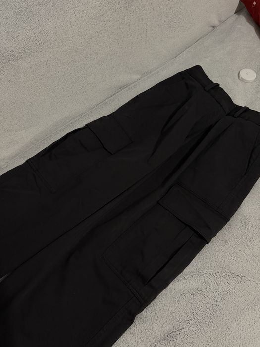 Czarne spodnie cargo Massimo Dutti, M