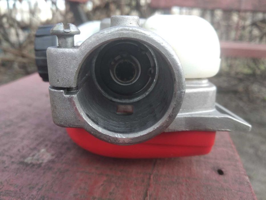 Насадка на бензокосу для спилу гiлок