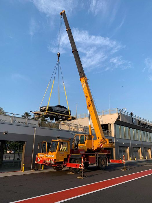 Dźwig Liebherr usługi wynajem podnośniki koszowe usługi dźwigowe