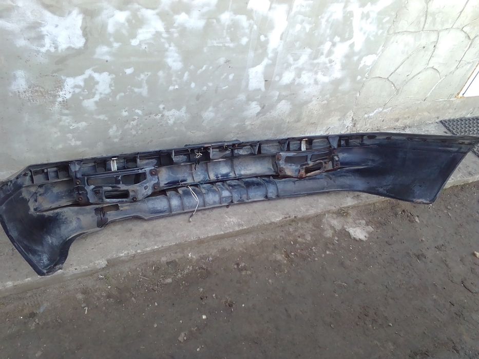 Продам Заднюю Левая дверь пружины Бак Задний бампер от toyota corolla