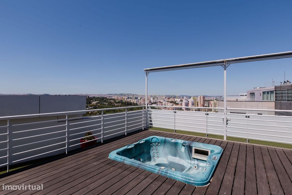 Penthouse com Vista Panorâmica sobre Lisboa e Monsanto | Campolide