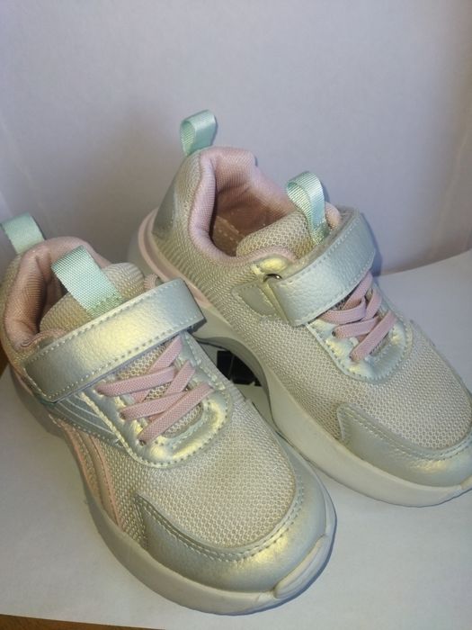 Взуття для дівчаток