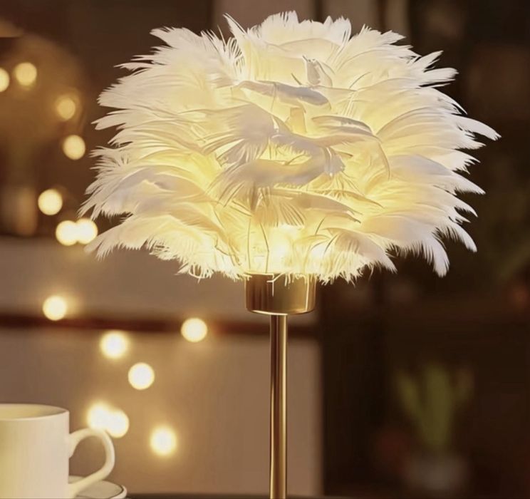 Lampka z piórami lampa nocna pióra