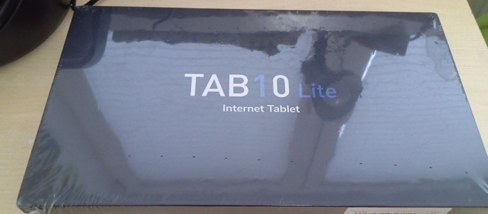Tablet 10 Cali plus słuchawki i karta 64GB