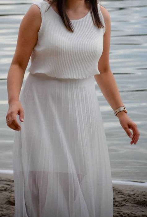 Sukienka biała plisowana