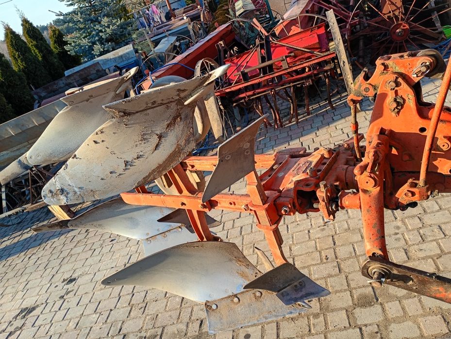 Продам плуг 2 по30 HUARD