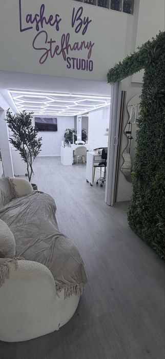 Alugo mesa de manicure