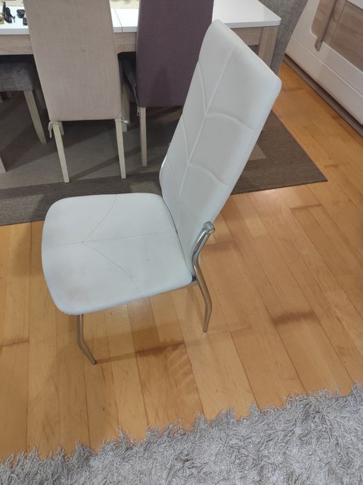 Cadeira branca de sala ou escritório