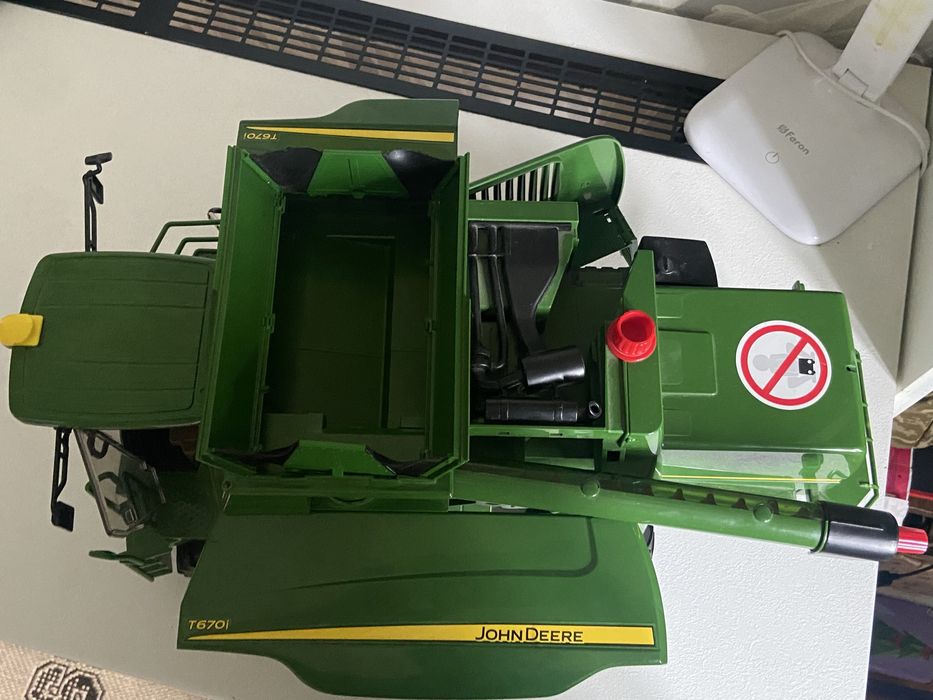 Продам комбайн John Deere T670  далі а описі