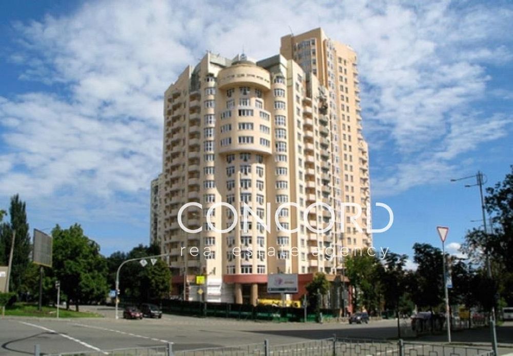 Липковского (Урицкого) ул., 18. Метро Вокзальна. Соломʼянський район