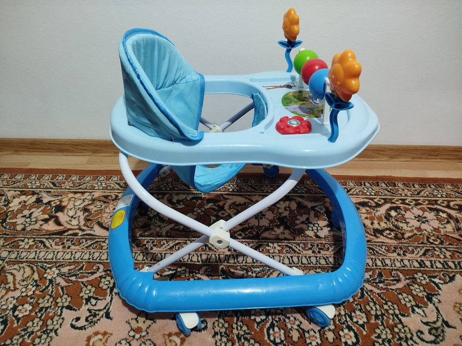 Дитячі ходунки  (ходульки) у відмінному стані блакитні