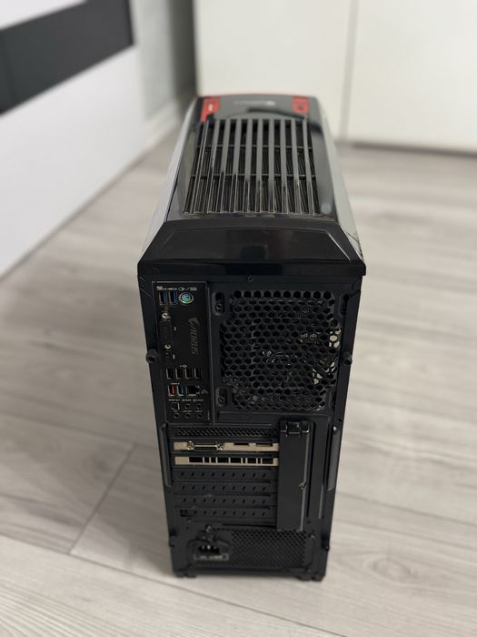 komputer gamingowy Genesis titan700