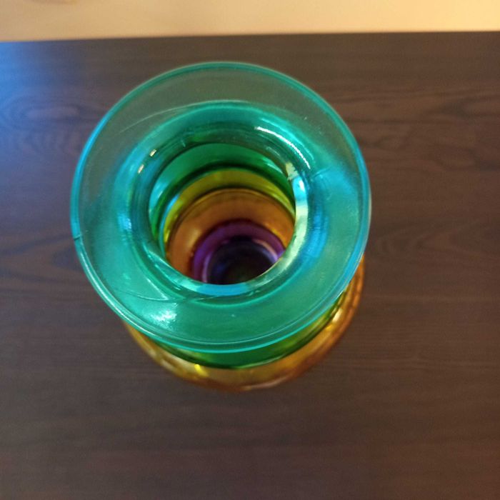 Vaso multicolorido estilo barroco