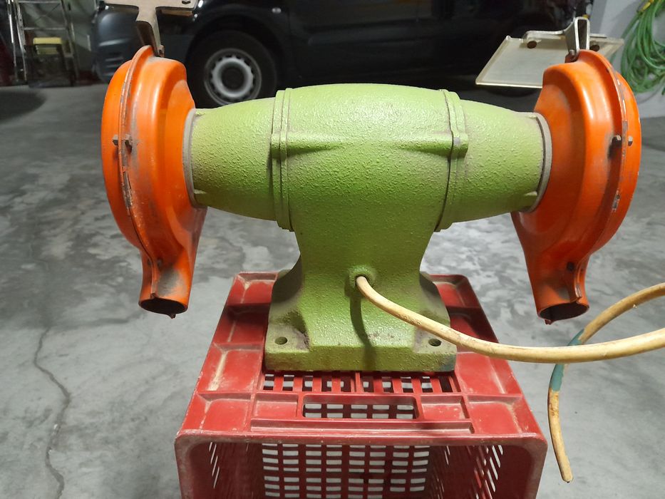 Máquina de Afiar Ferramentas Industriais com Motor Elétrico NEBES 0.5