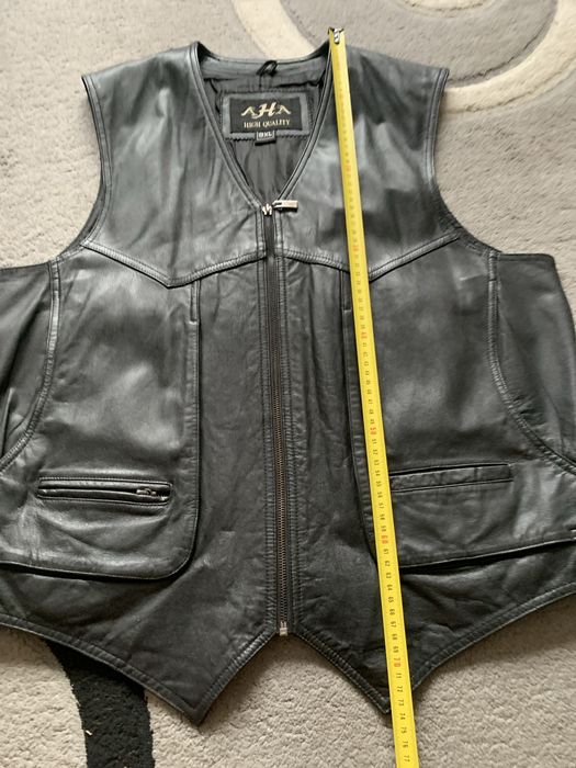Стильна чорна жилетка зі шкіри